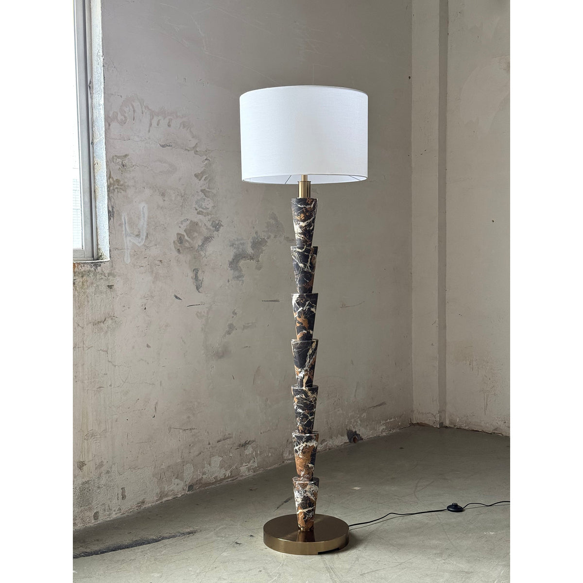 nizwa-marble-floor-lamp