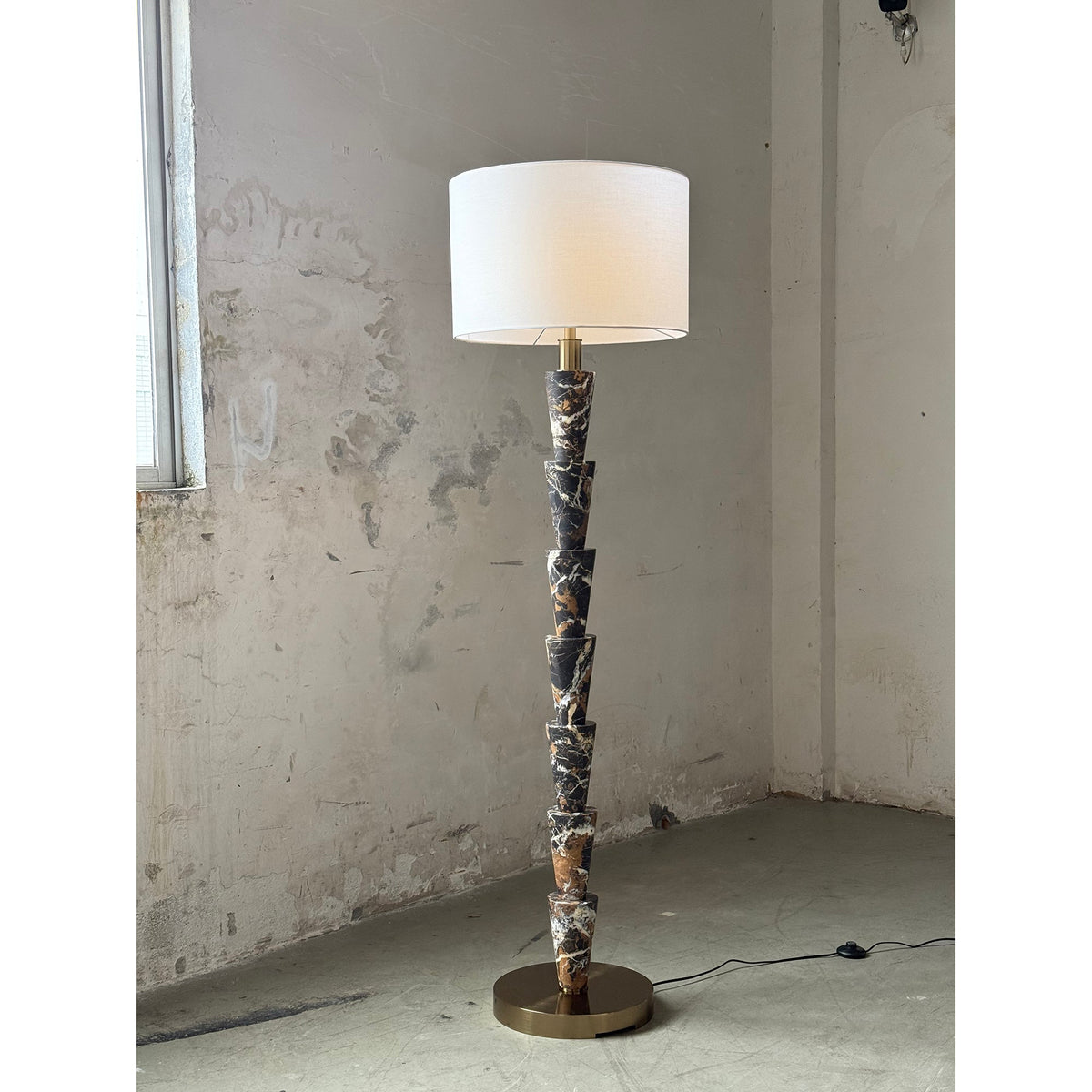 nizwa-marble-floor-lamp
