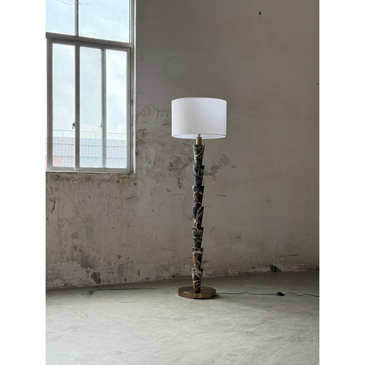 nizwa-marble-floor-lamp