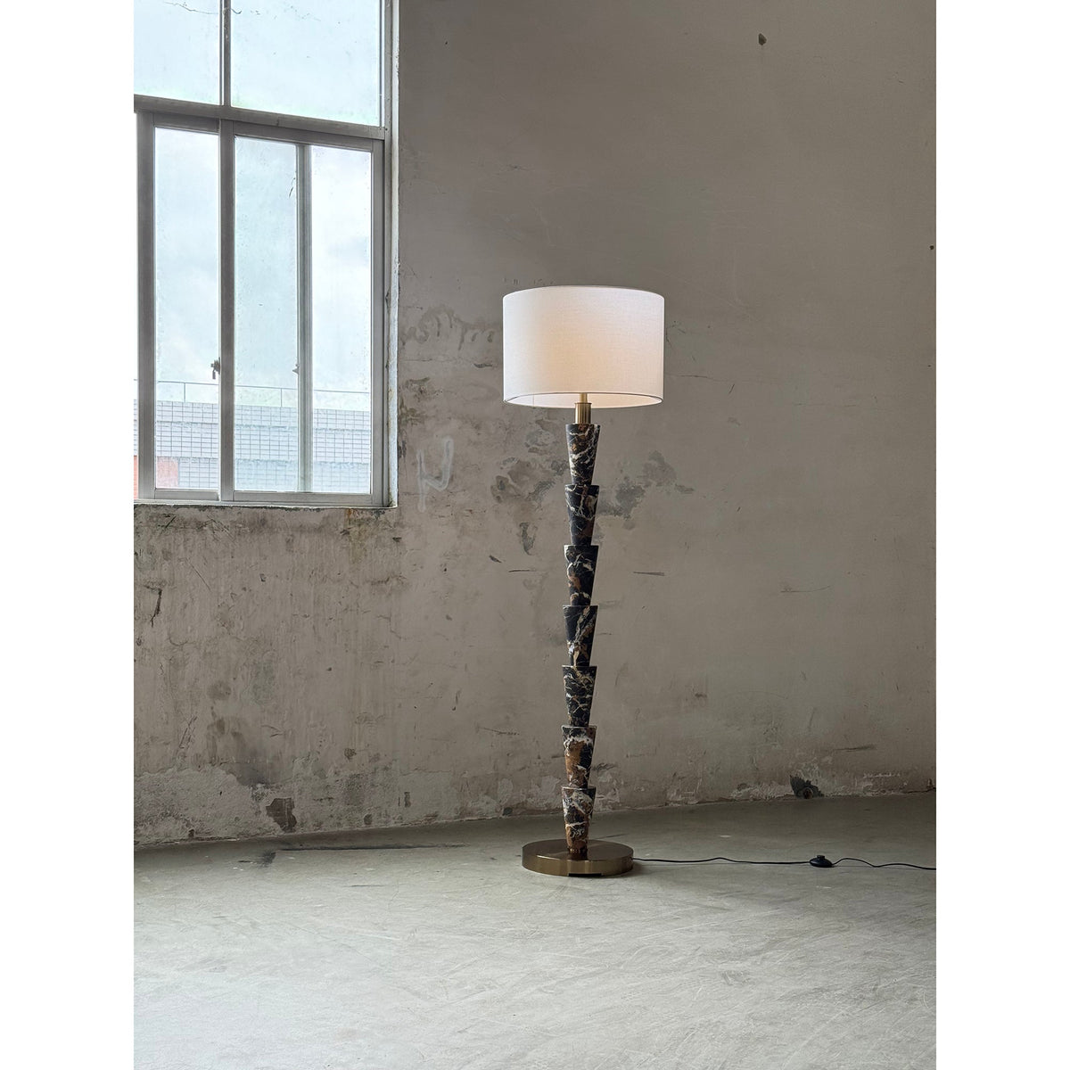 nizwa-marble-floor-lamp