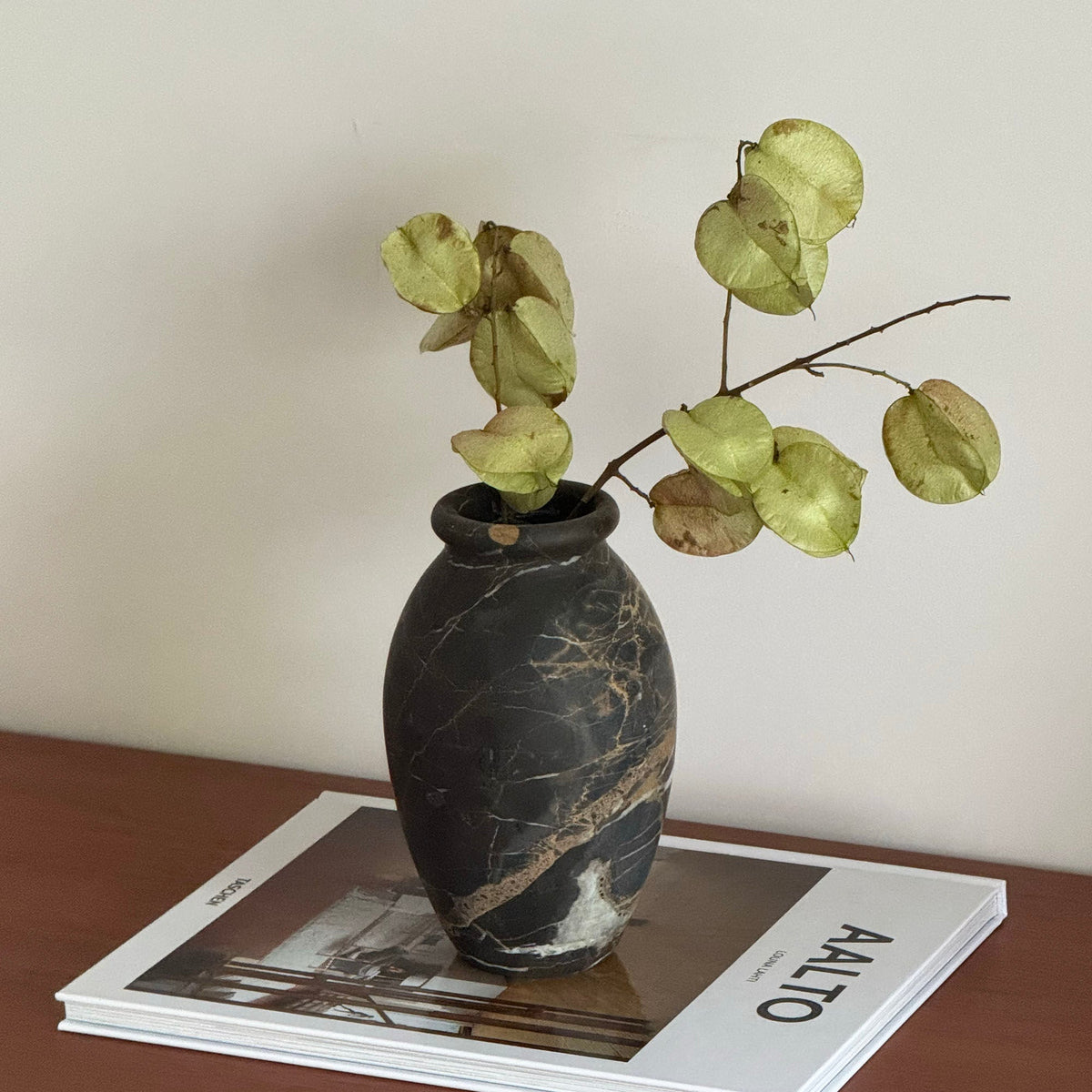 Noir Vein Stone Vase – Sculptural Marble Decor for Refined Interiors