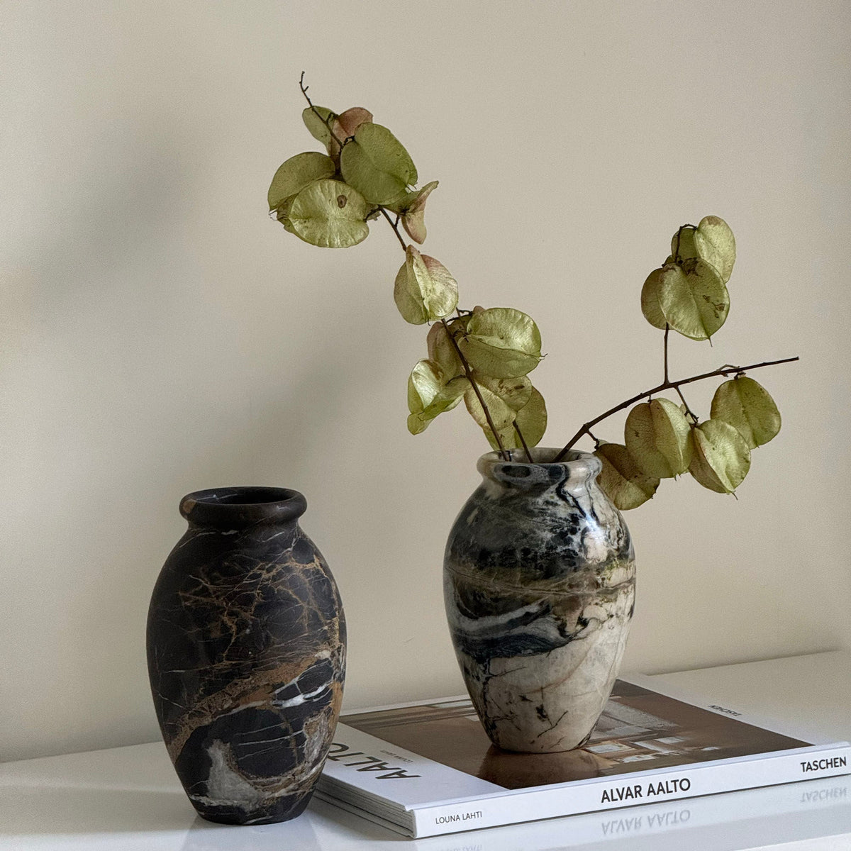 Noir Vein Stone Vase – Sculptural Marble Decor for Refined Interiors