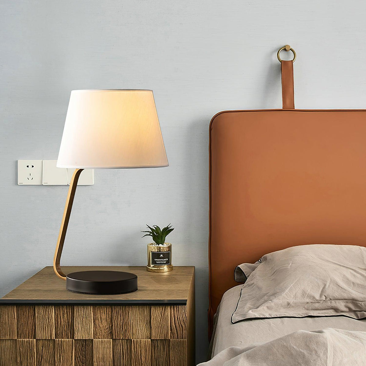 noir-arc-table-lamp