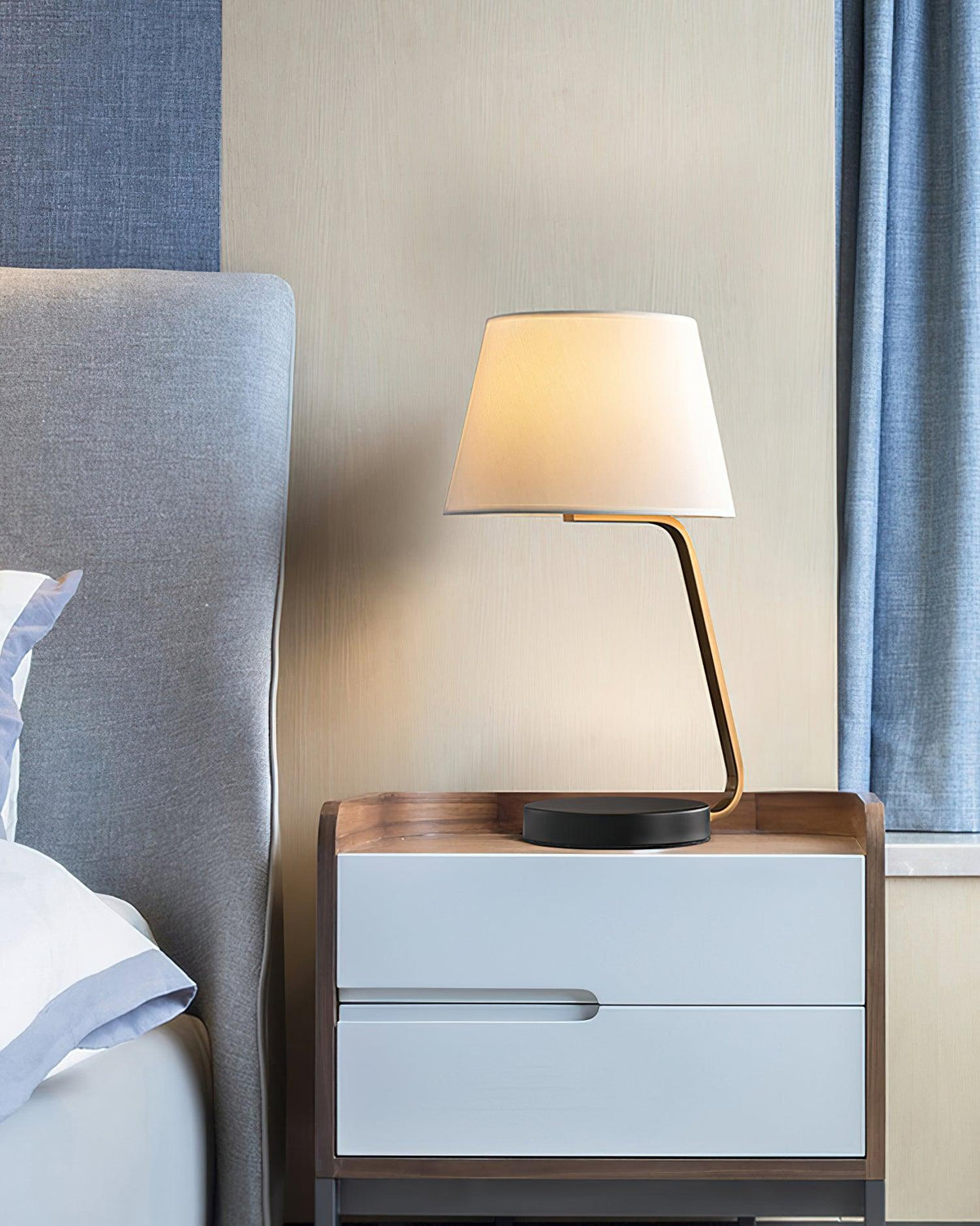 noir-arc-table-lamp