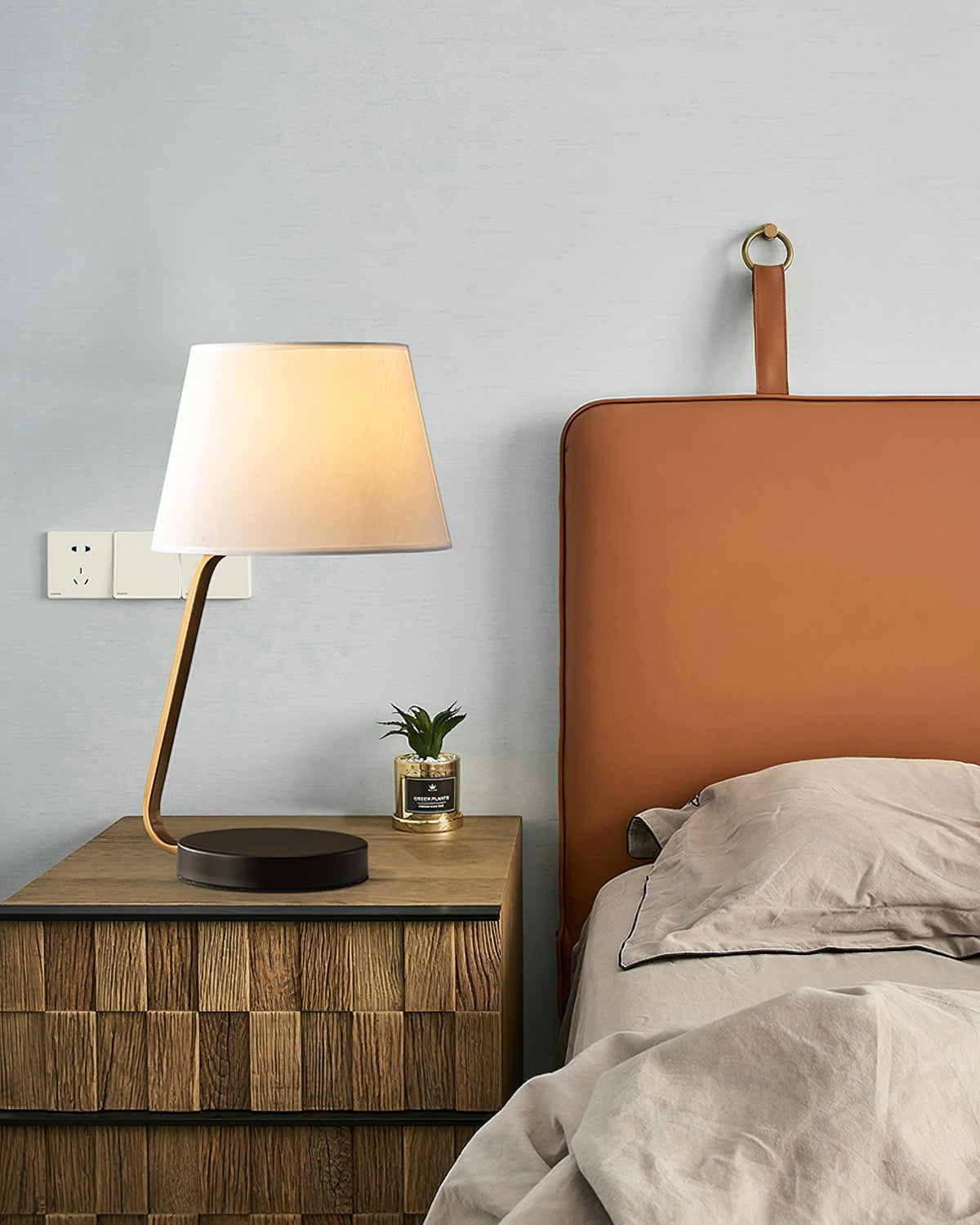 noir-arc-table-lamp