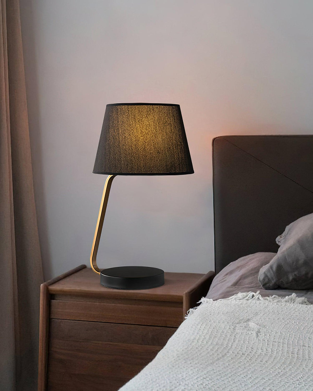 noir-arc-table-lamp