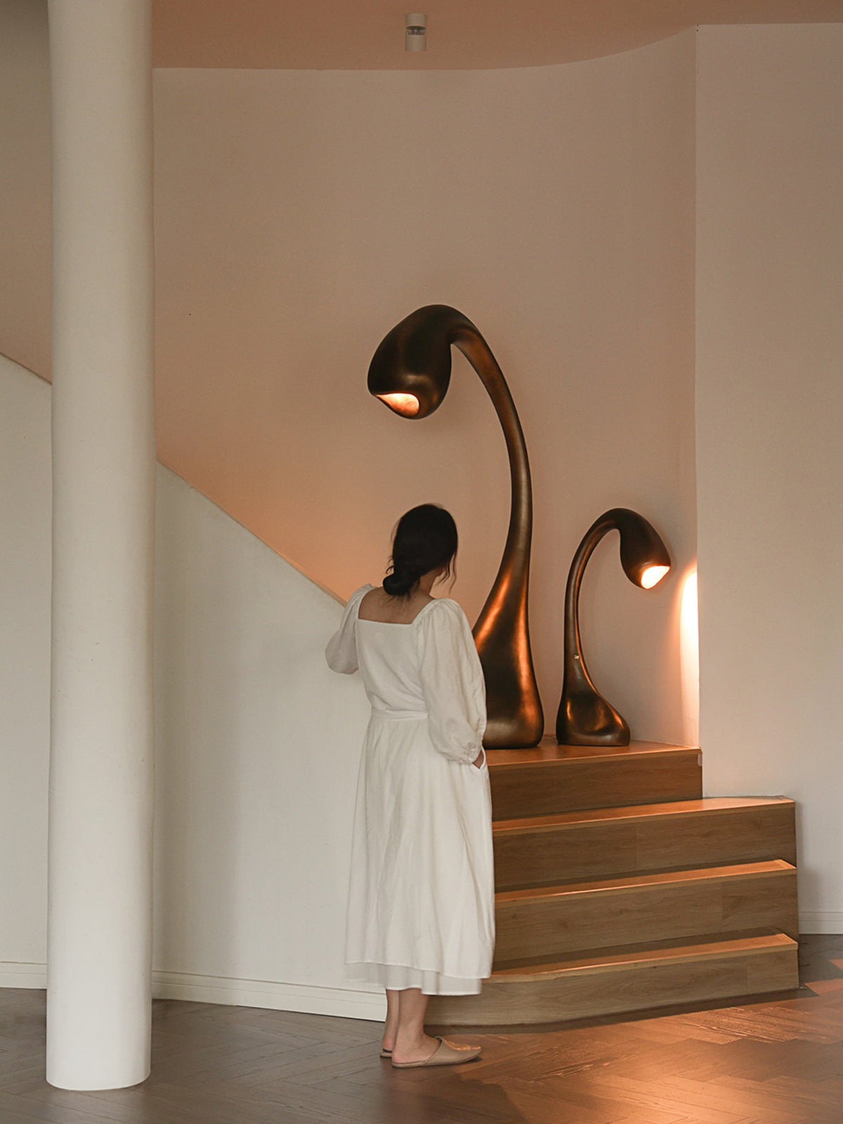 noor-grande-sculptural-floor-lamp