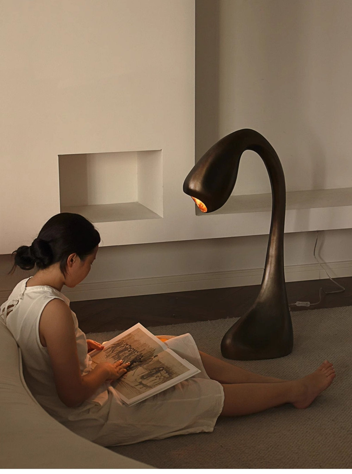 Noor Sculptural Table Lamp in Bronze – Modern Art Deco Accent Light
