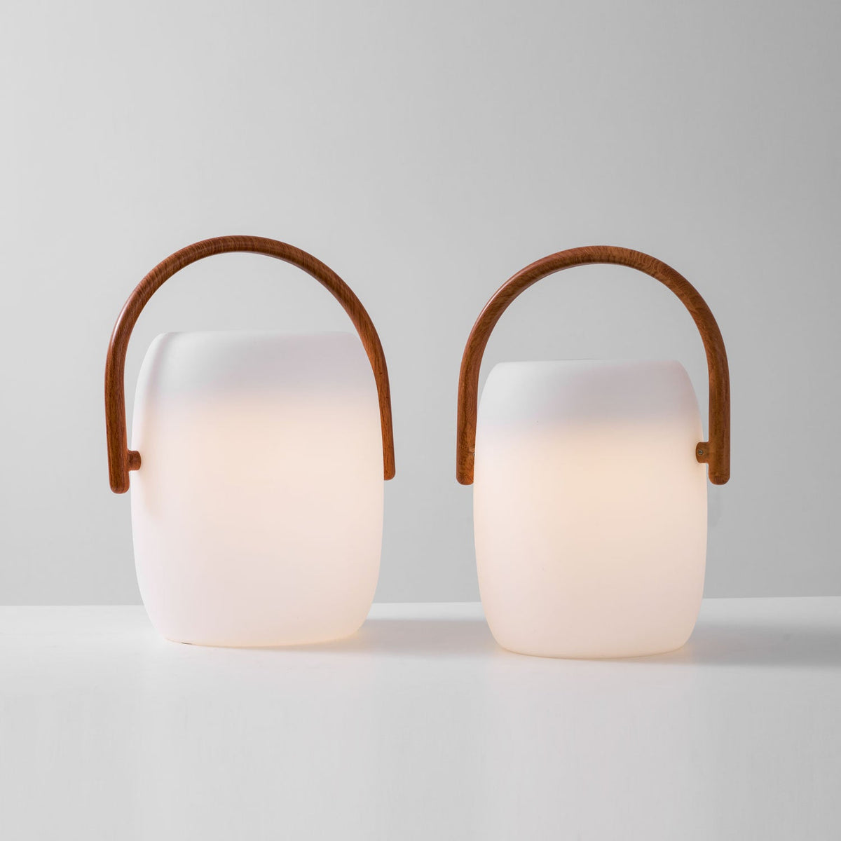Noria Solar Outdoor Lantern – Portable LED Garden Light with Wood Handle