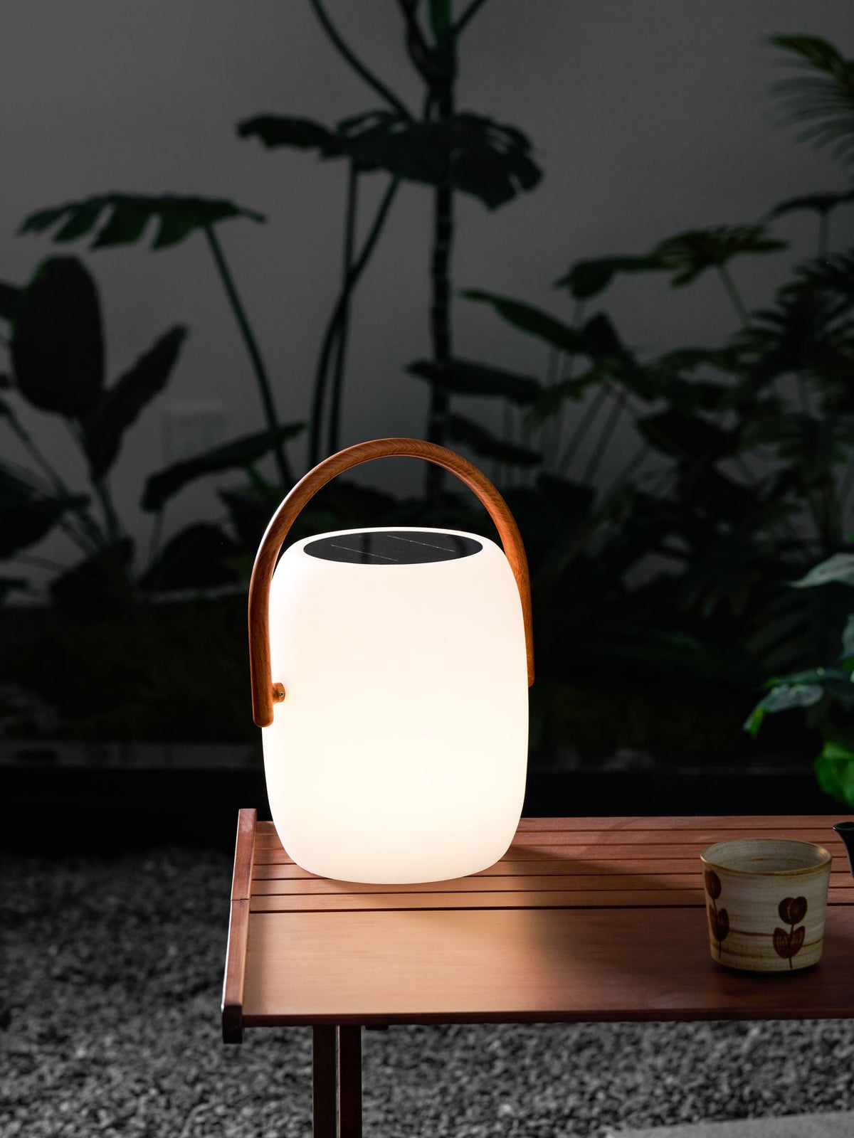 Noria Solar Outdoor Lantern – Portable LED Garden Light with Wood Handle