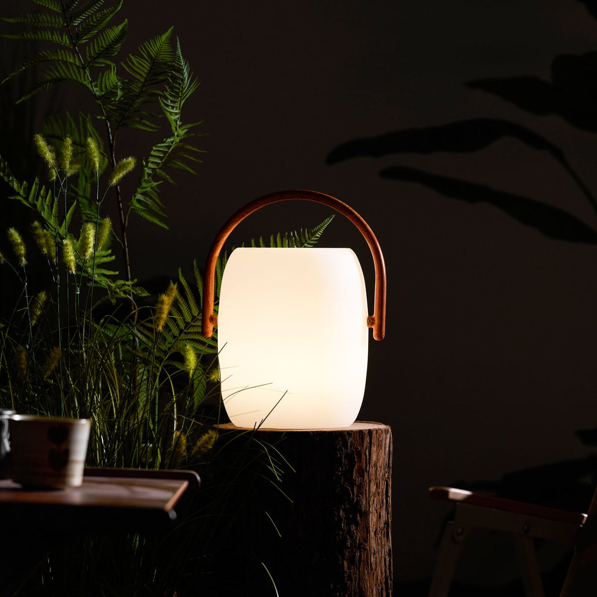 Noria Solar Outdoor Lantern – Portable LED Garden Light with Wood Handle