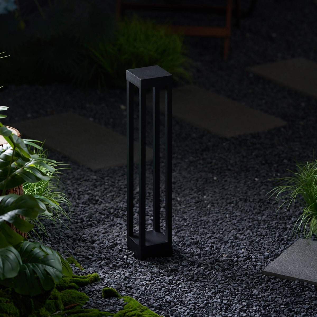 Obsidian Post Outdoor Bollard Light – Minimalist Black Aluminum LED