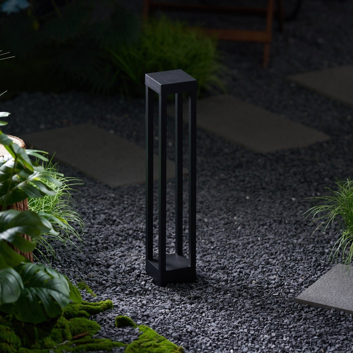 Obsidian Post Outdoor Bollard Light – Minimalist Black Aluminum LED
