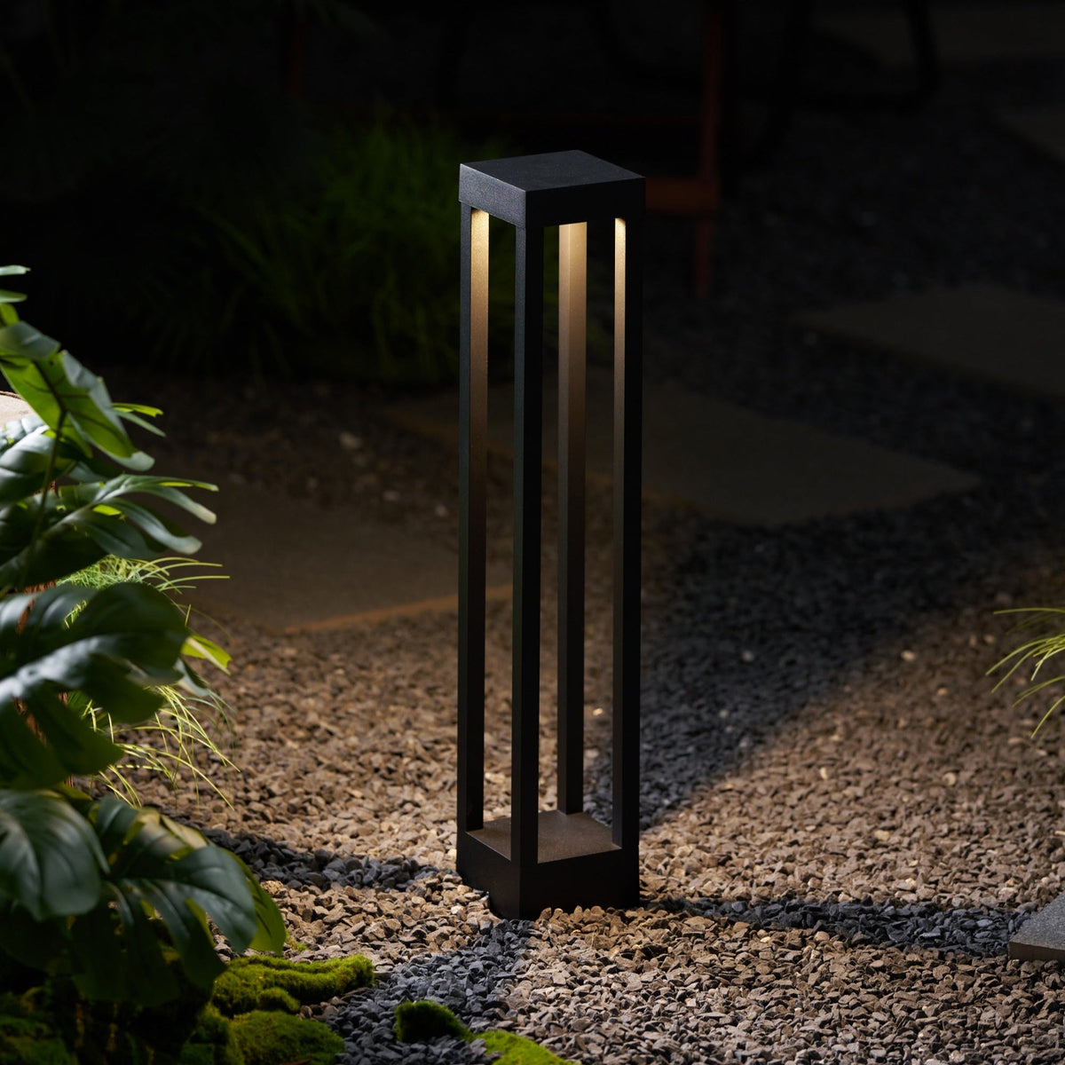 Obsidian Post Outdoor Bollard Light – Minimalist Black Aluminum LED