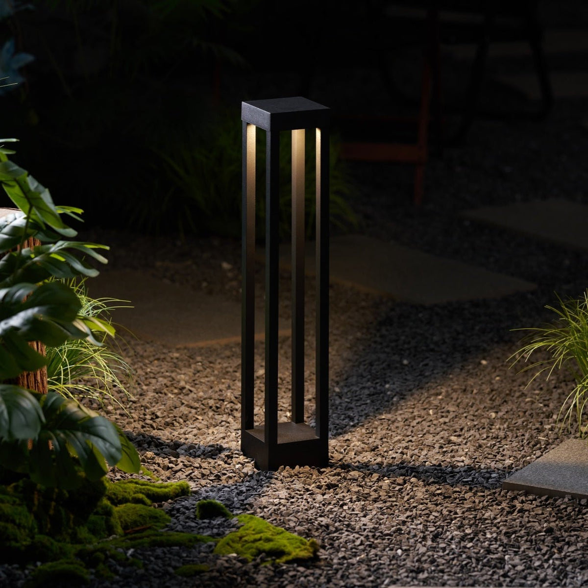 Obsidian Post Outdoor Bollard Light – Minimalist Black Aluminum LED