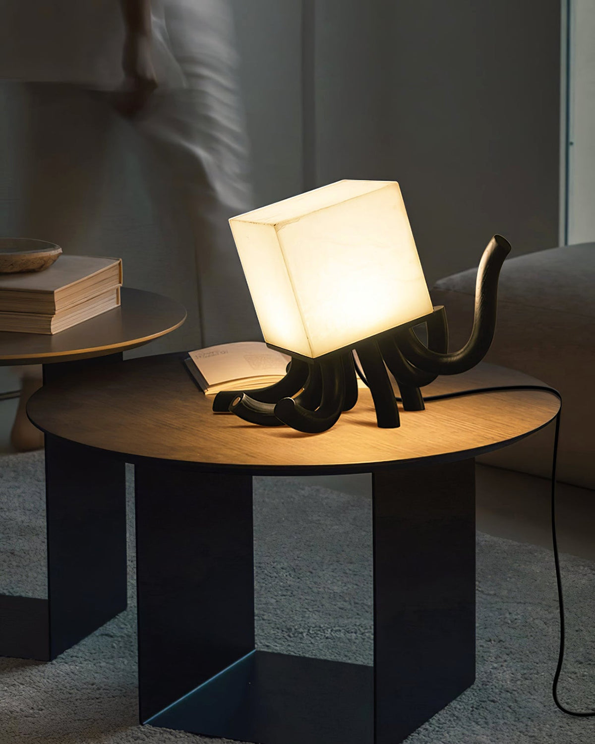 octavia-alabaster-table-lamp
