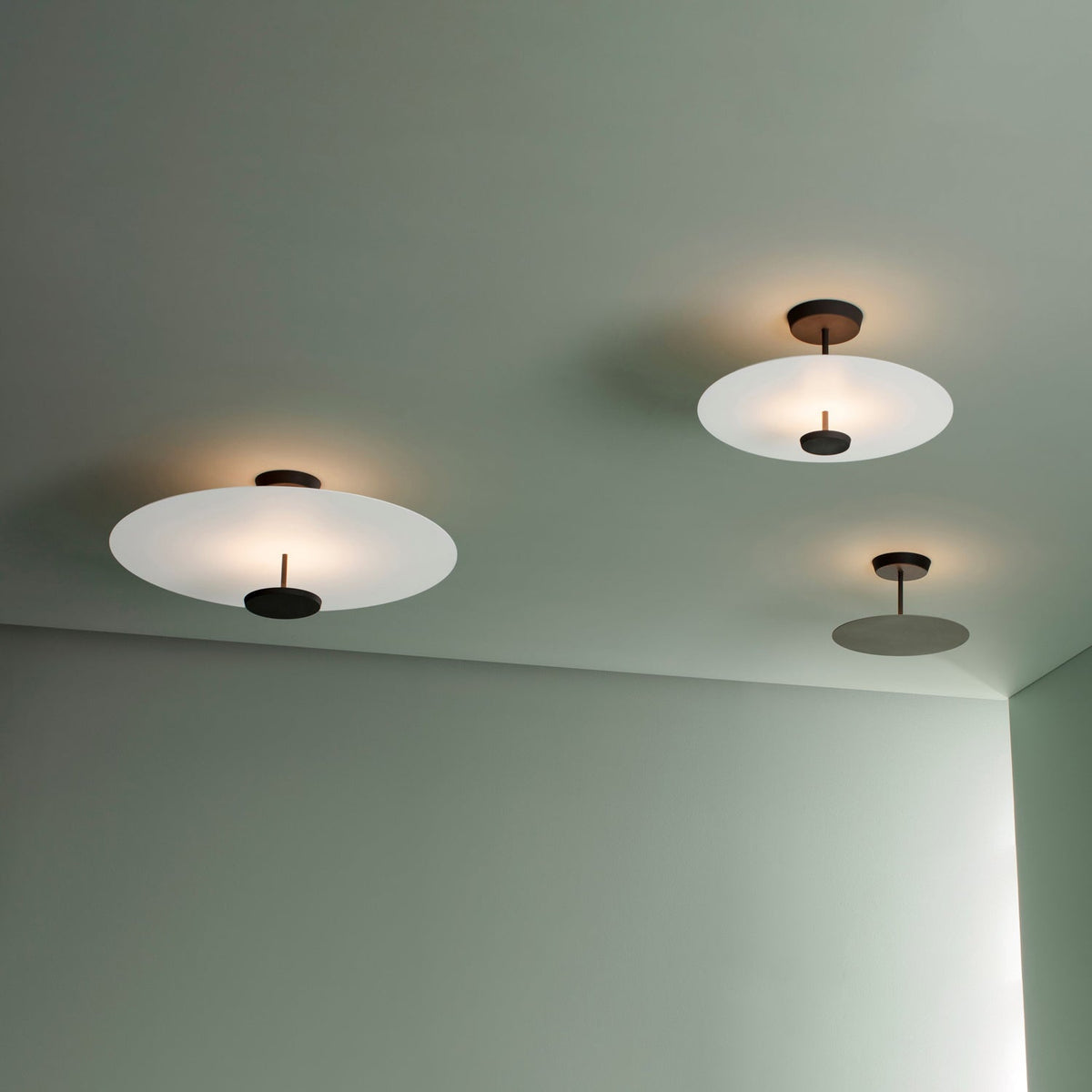 Omi Disc LED Ceiling Light – Modern Flush Mount for Bedroom & Living Room
