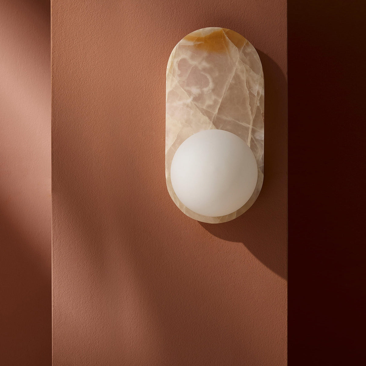 onyx-arch-wall-lamp