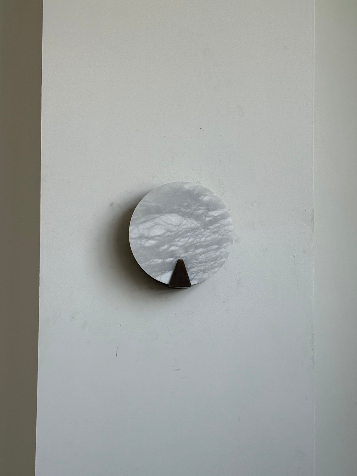 ophelia-alabaster-round-sconce