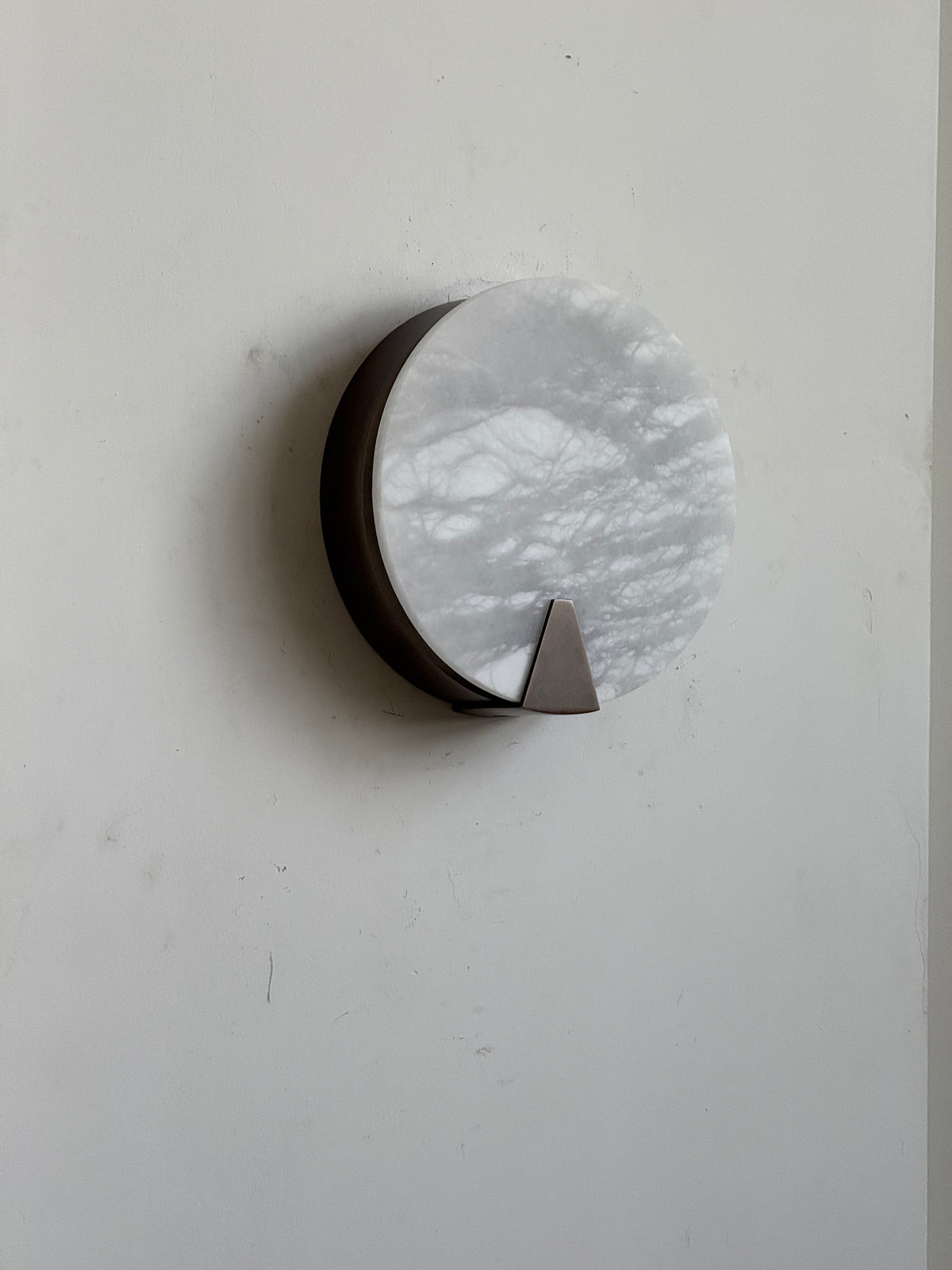 ophelia-alabaster-round-sconce