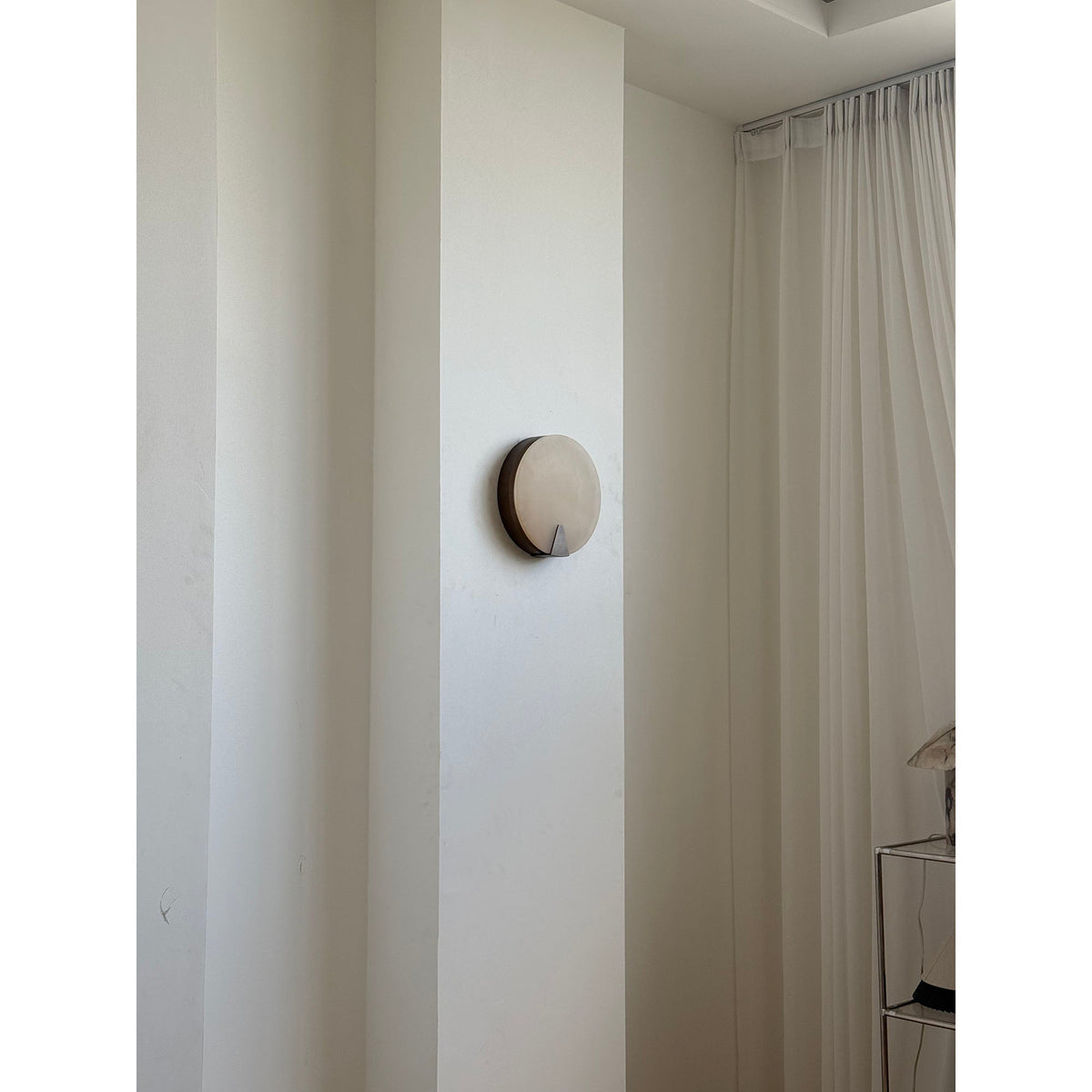 ophelia-alabaster-round-sconce