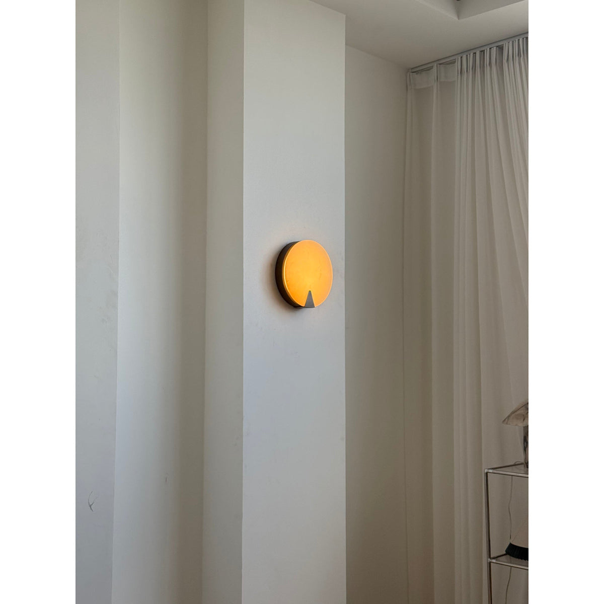 ophelia-alabaster-round-sconce