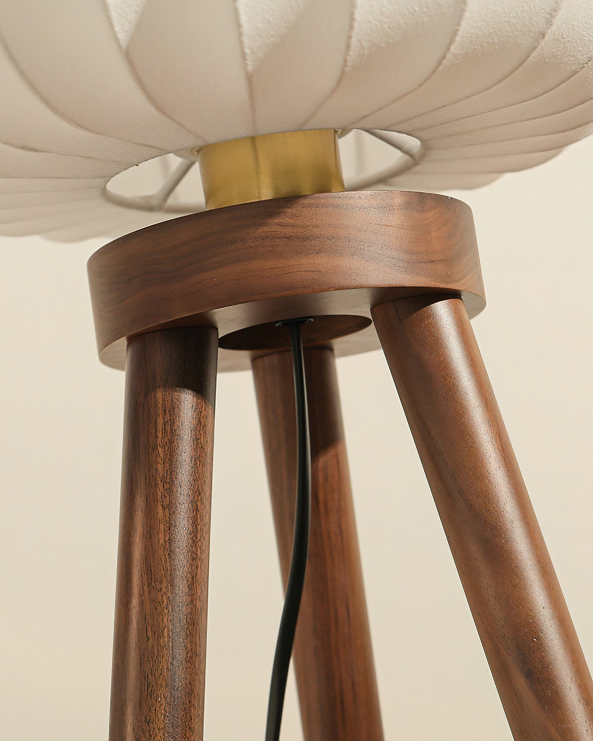 orbit-tripod-table-lamp