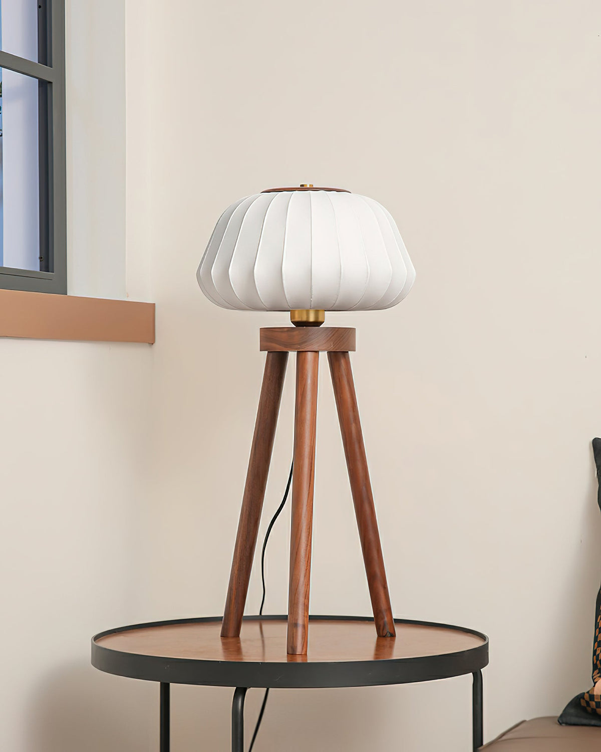orbit-tripod-table-lamp