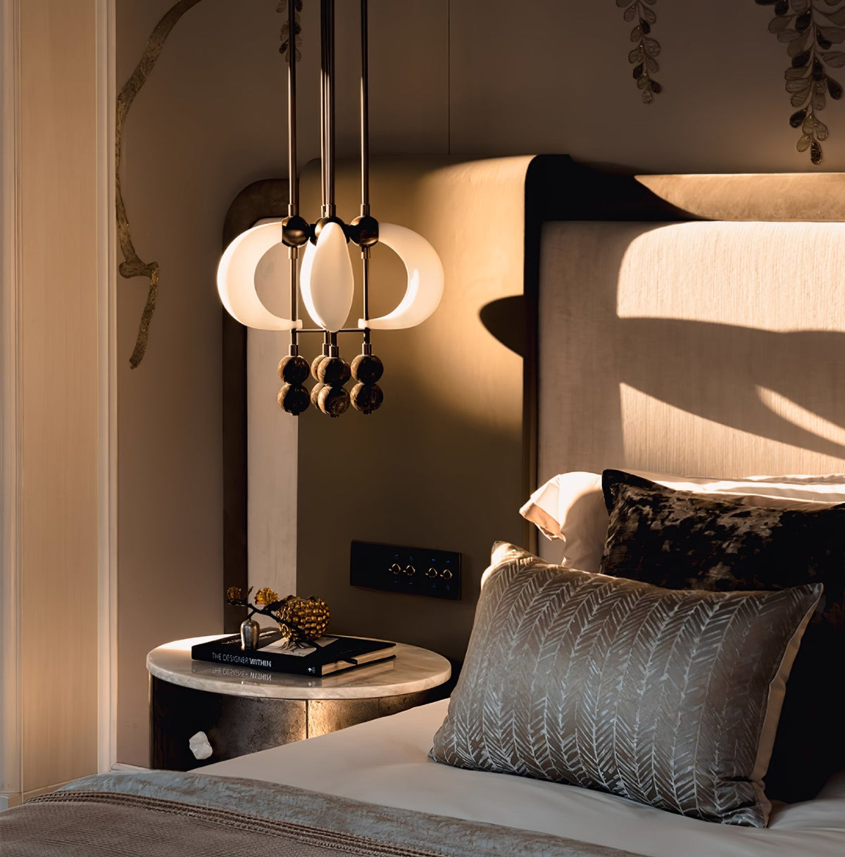 Orbitaler Pendant Light – Modern Glass Chandelier for Dining and Living Spaces