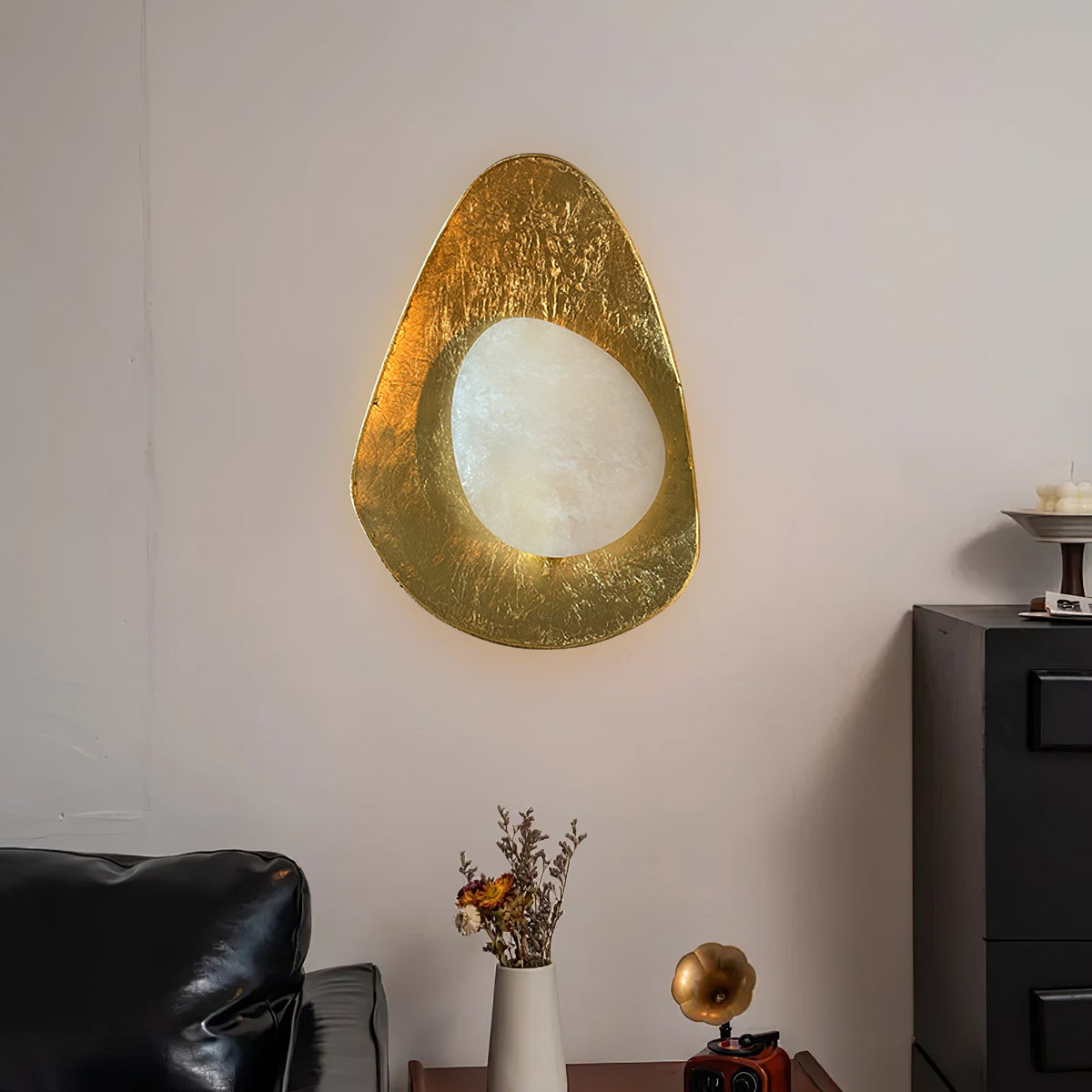 Organic Gilded Pebble Alabaster Wall Sconce – Modern Minimalist Lighting