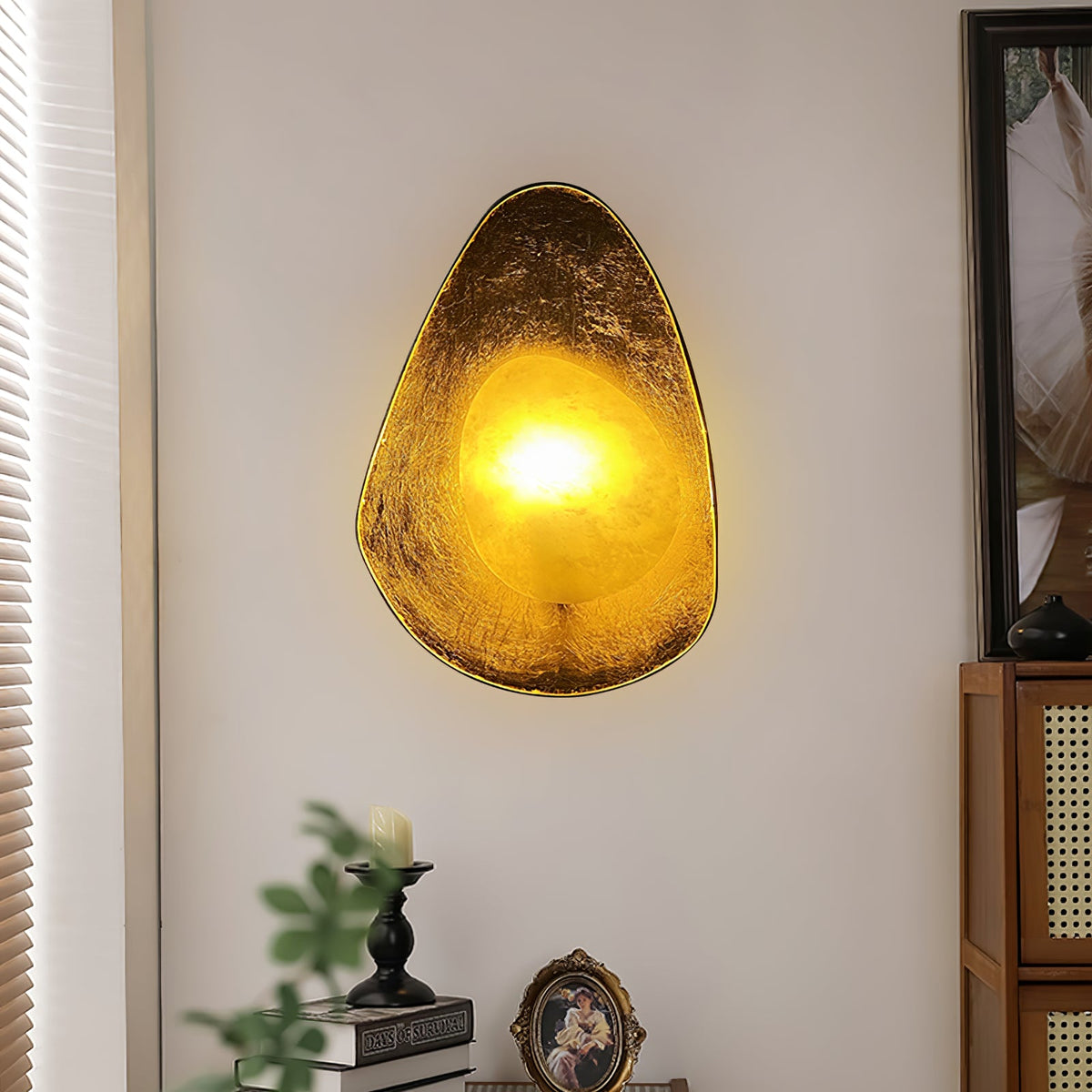 Organic Gilded Pebble Alabaster Wall Sconce – Modern Minimalist Lighting