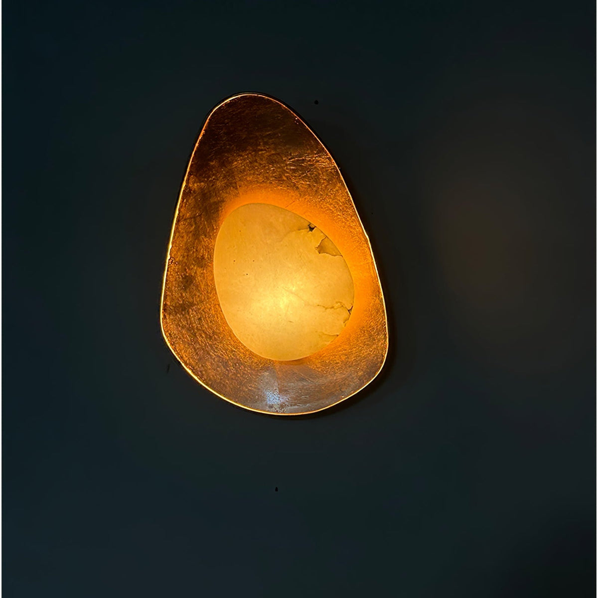 Organic Gilded Pebble Alabaster Wall Sconce – Modern Minimalist Lighting