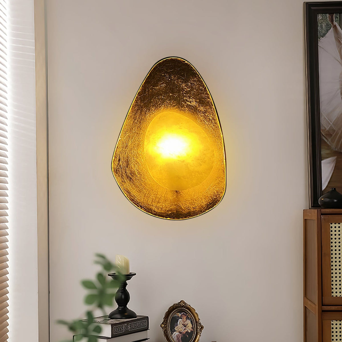 Organic Gilded Pebble Alabaster Wall Sconce – Modern Minimalist Lighting