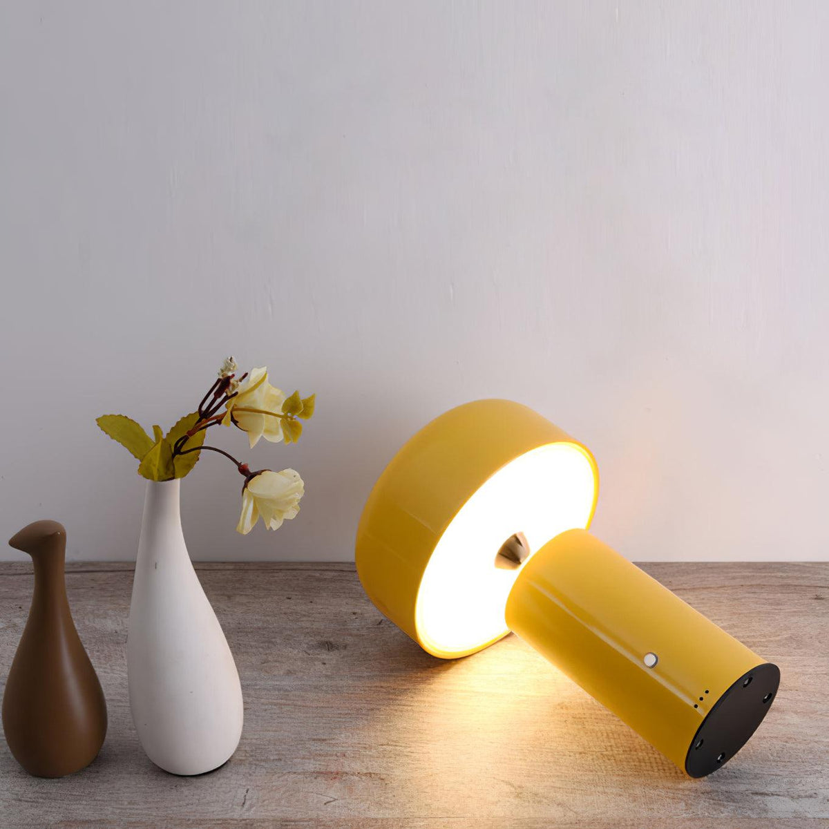 Ouliope Built In Battery Table Lamp