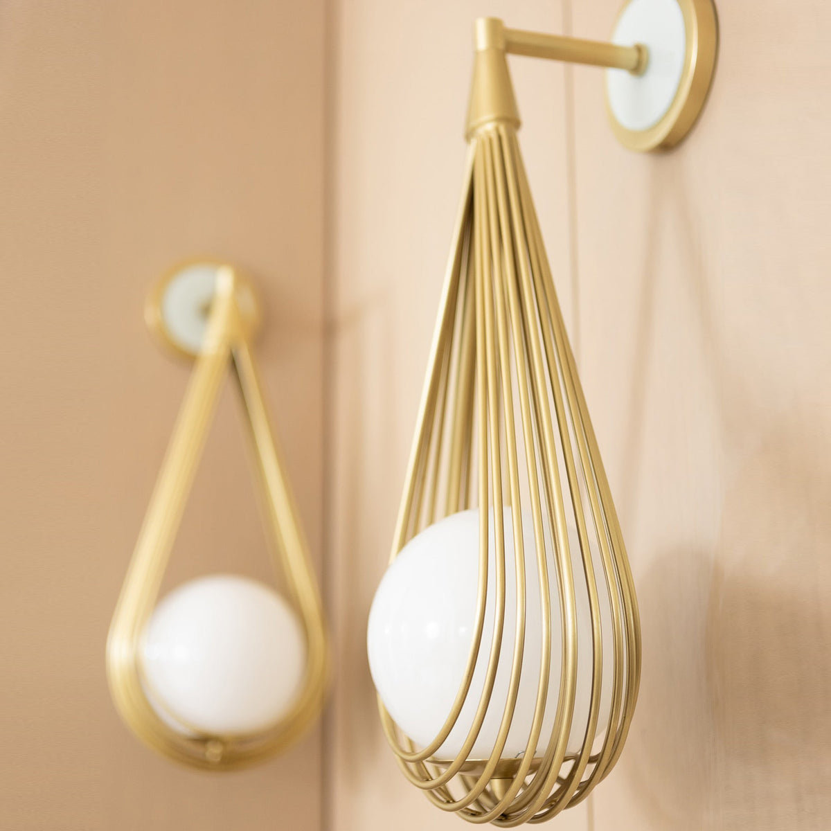 ova-wall-lamp
