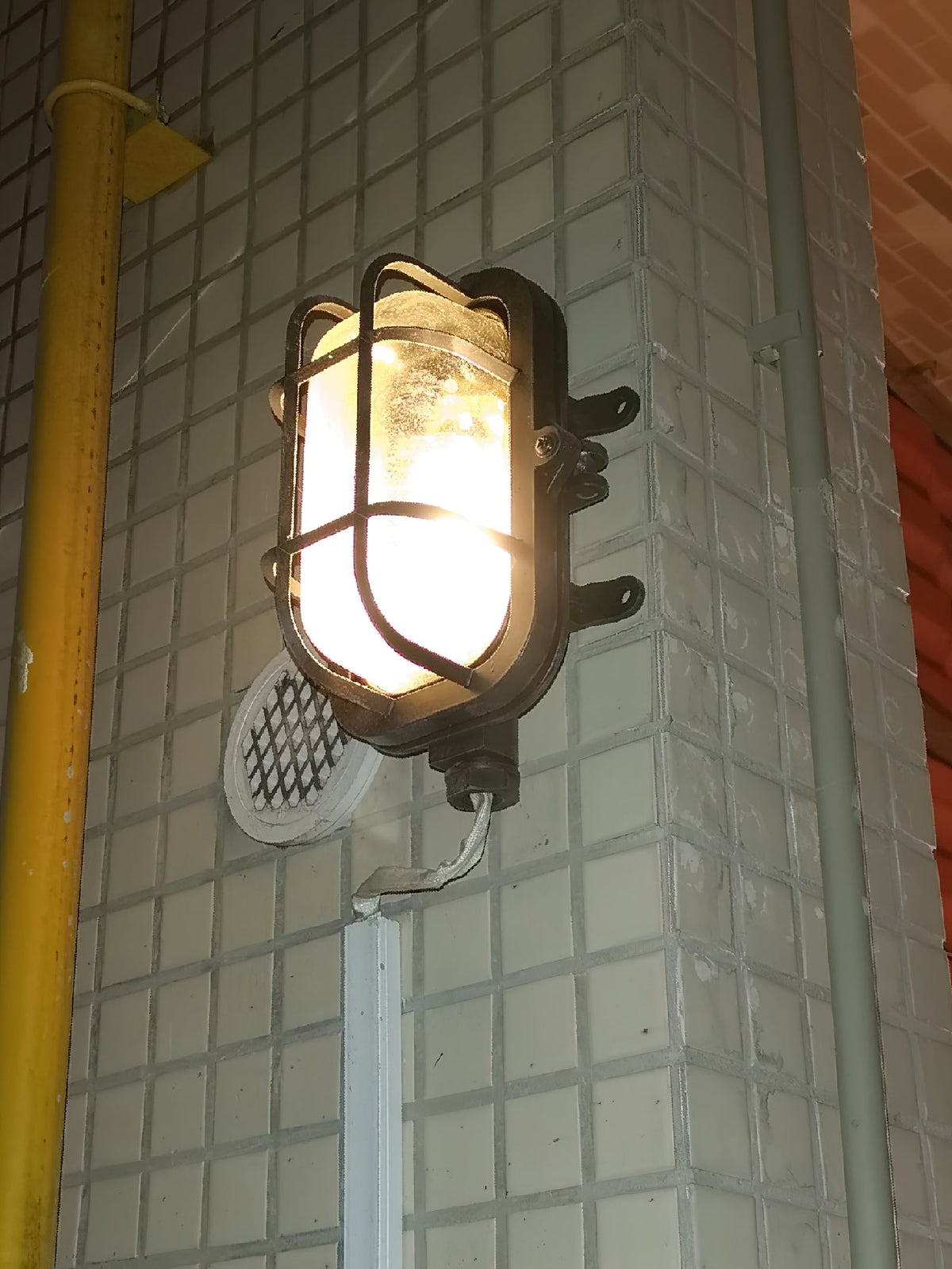 hamilton-wall-light