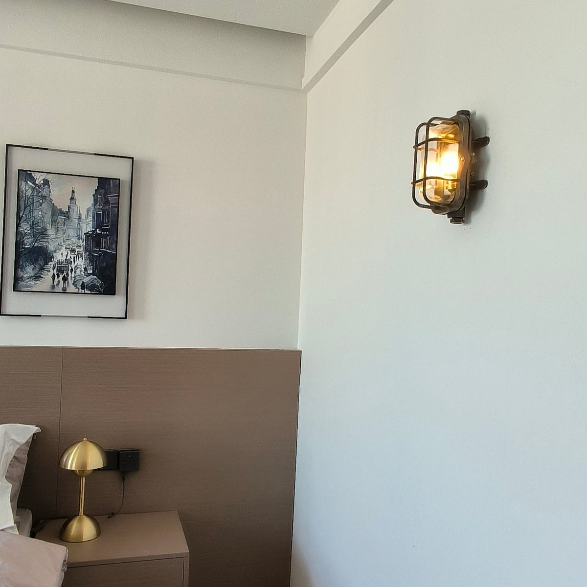 hamilton-wall-light