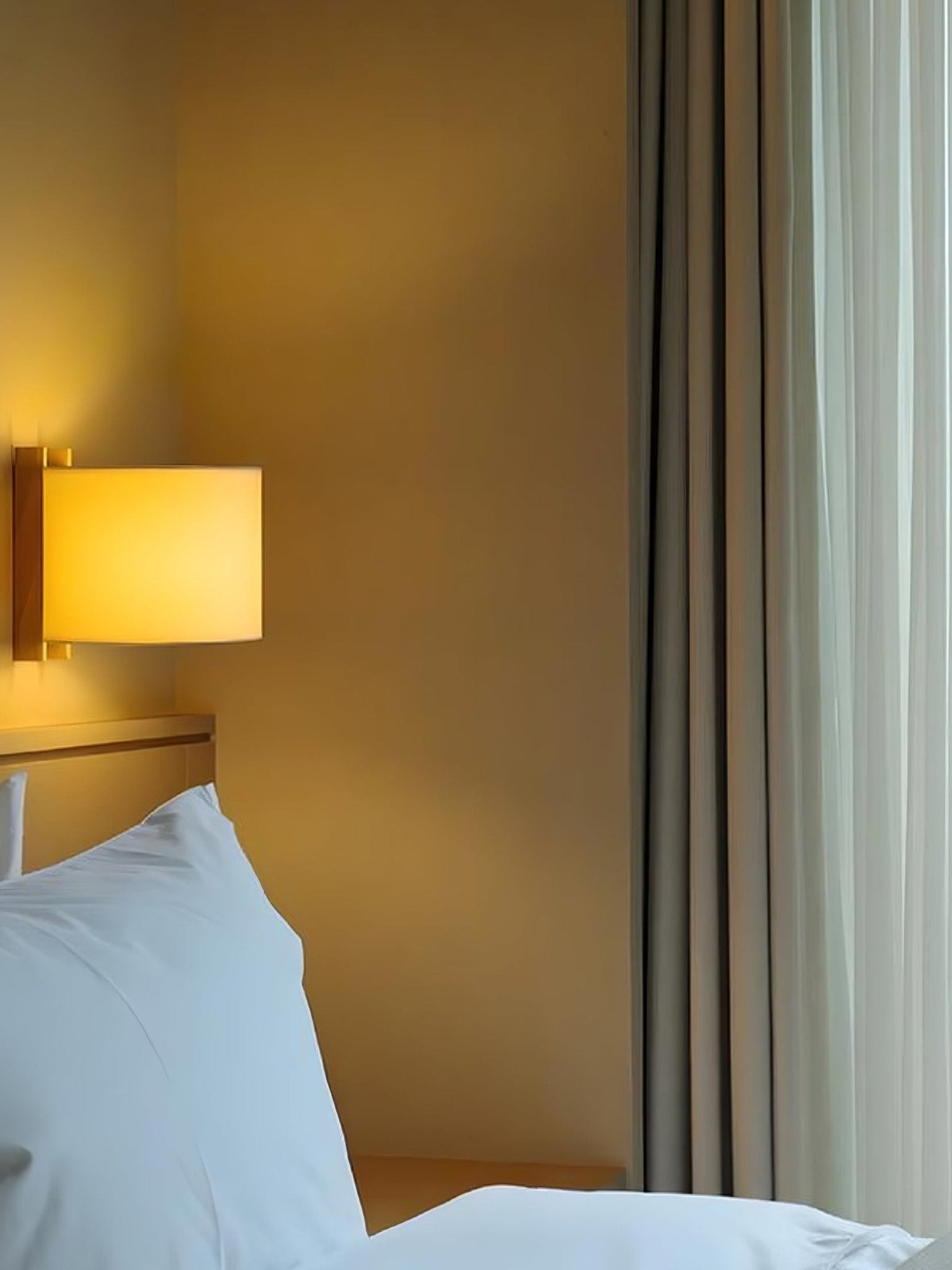 Papiro Fabric Wall Sconce with Wooden Mount – Modern Ambient Lighting