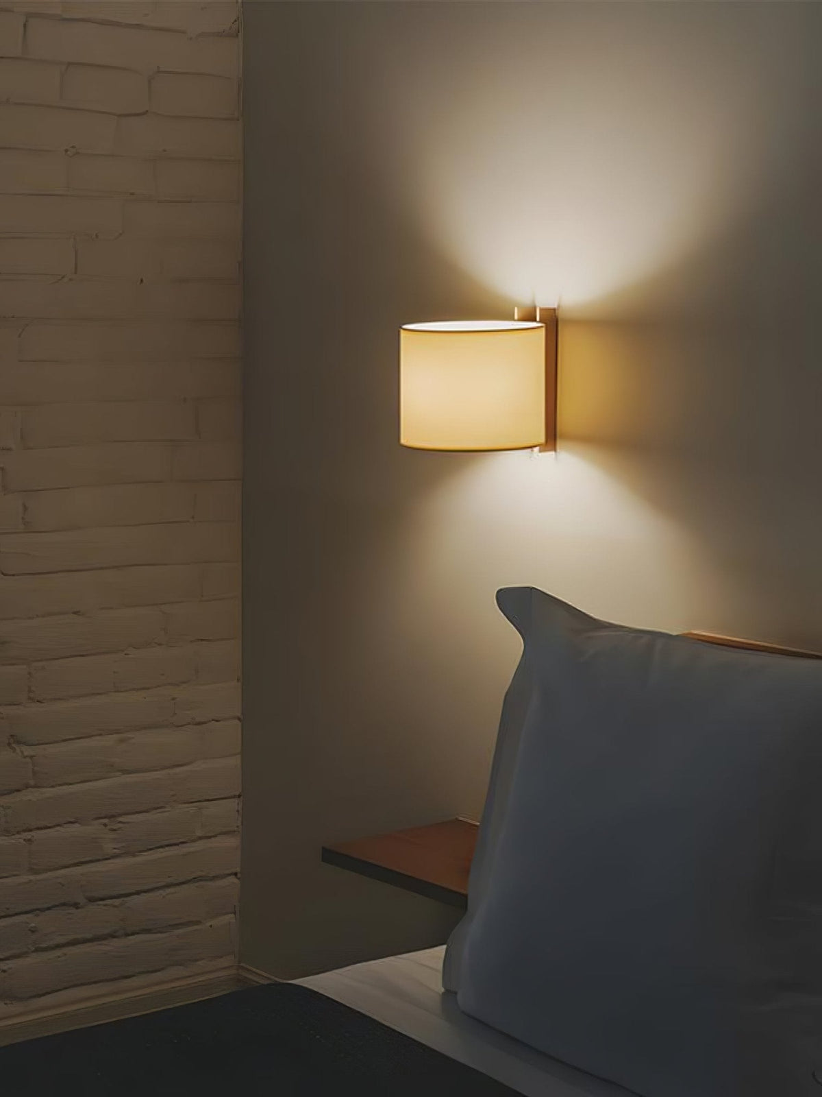 Papiro Fabric Wall Sconce with Wooden Mount – Modern Ambient Lighting