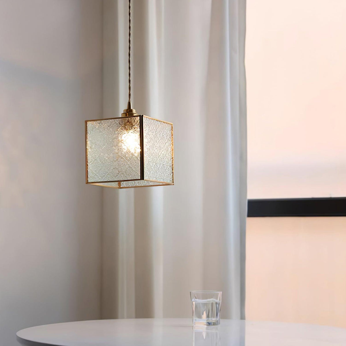 Patterned_Glass_Pendant_Lamp_1