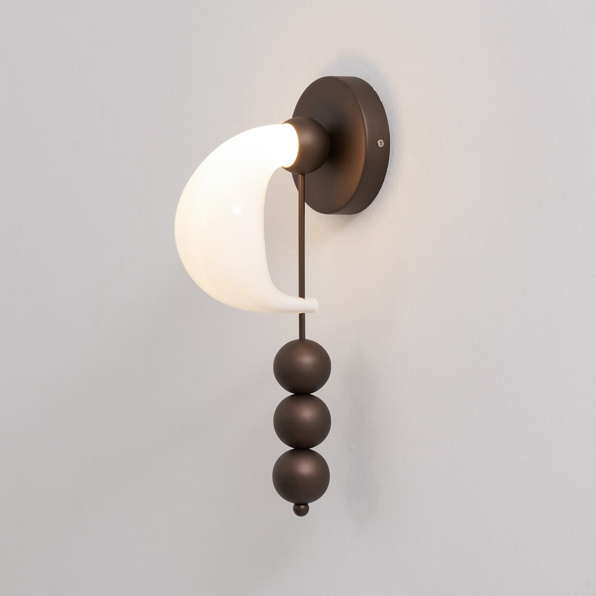 patty-wall-lamp
