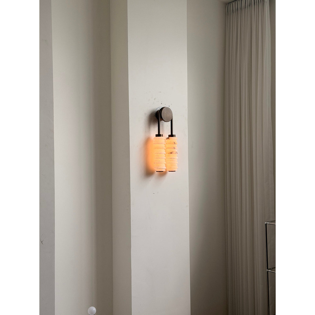 payson-alabaster-wall-lamp