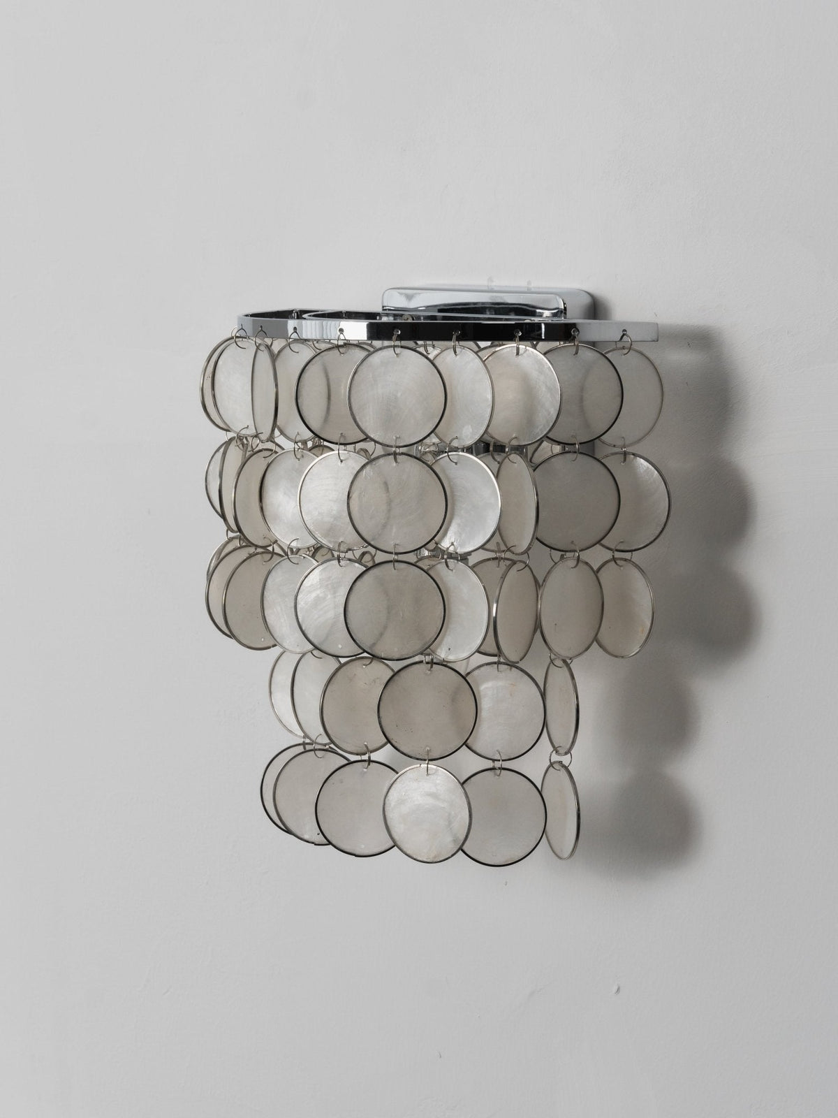 Pearl Shell Wall Sconce – Natural Layered Shell Wall Light for Bedroom, Living Room & Hallway