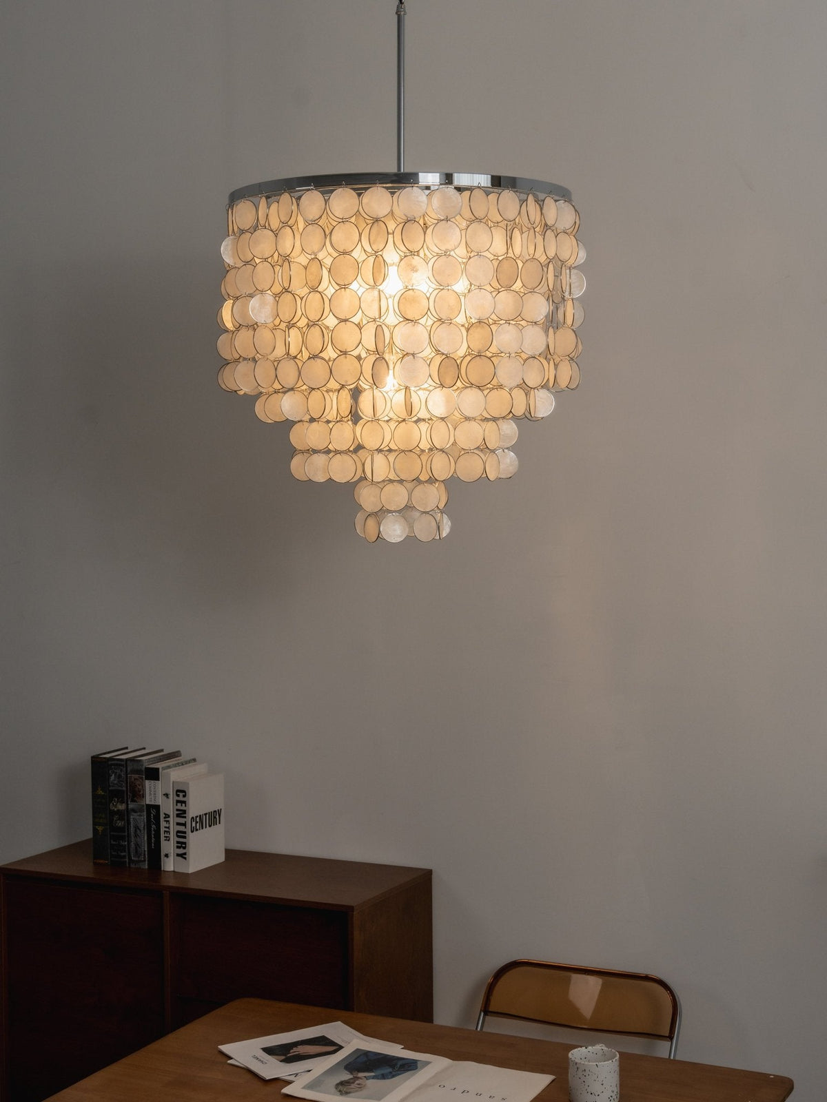 Pearl Shell Chandelier – Natural Shell Disc Pendant Light for Coastal Interiors