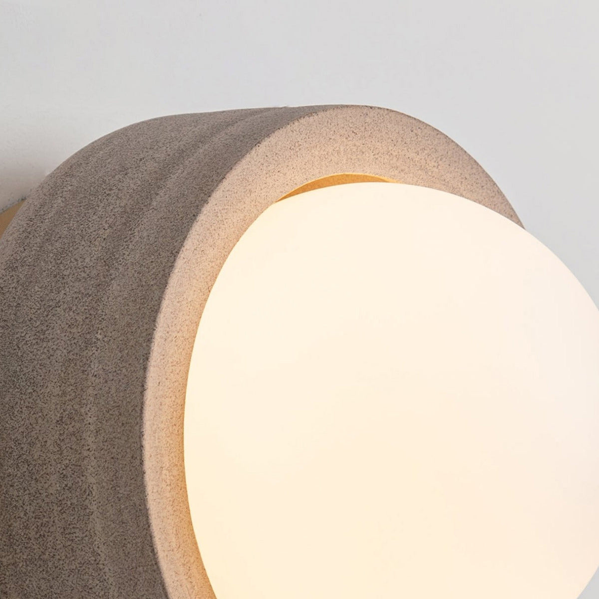 pearla-travertine-wall-lamp