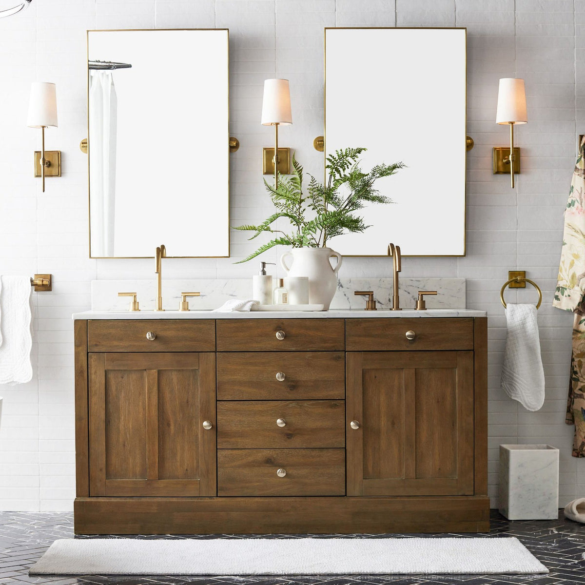 hillsdale-wall-lamp
