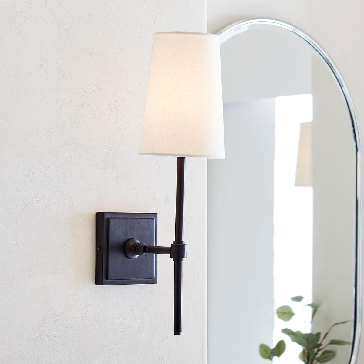 hillsdale-wall-lamp