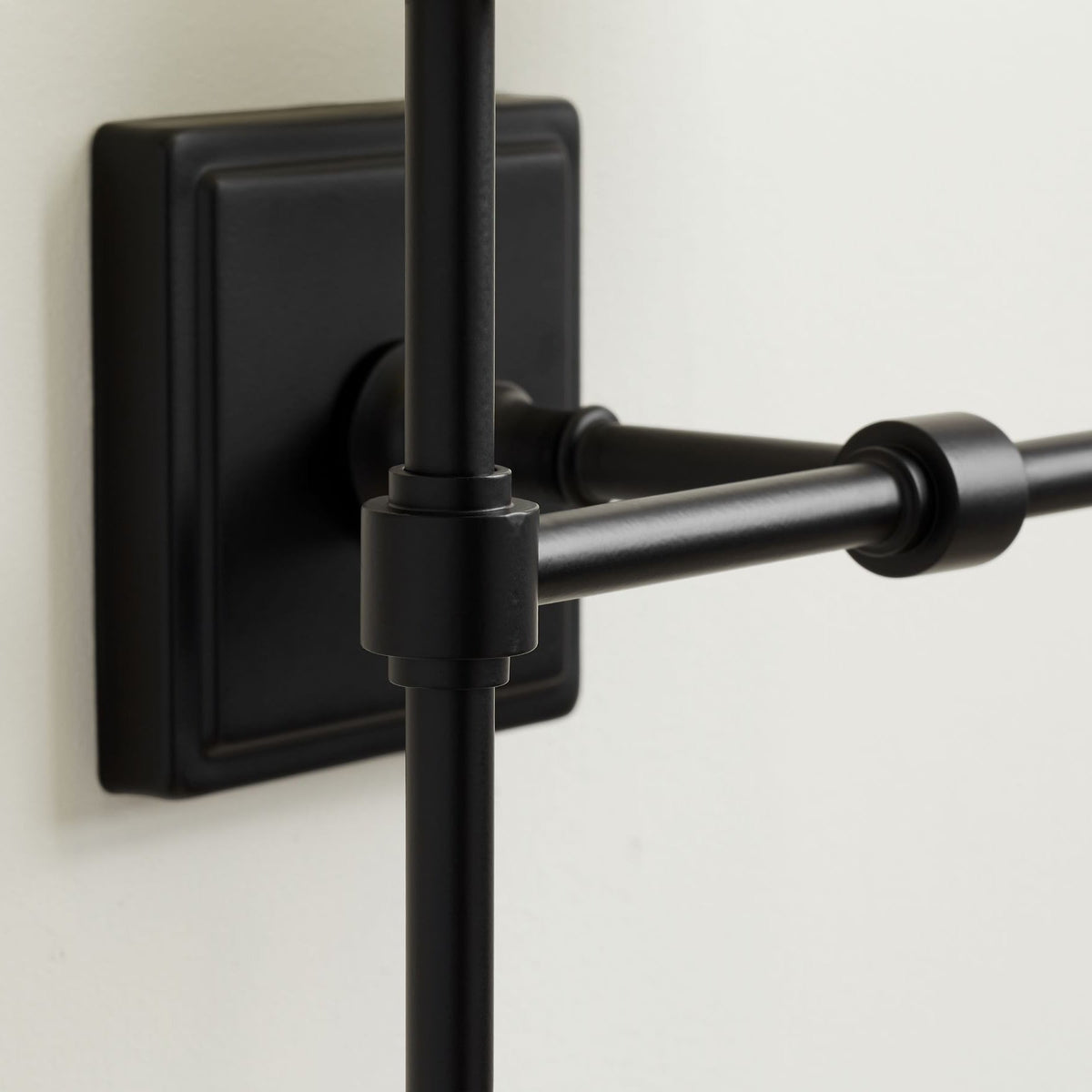 hillsdale-wall-lamp