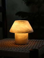 petra-table-lamp