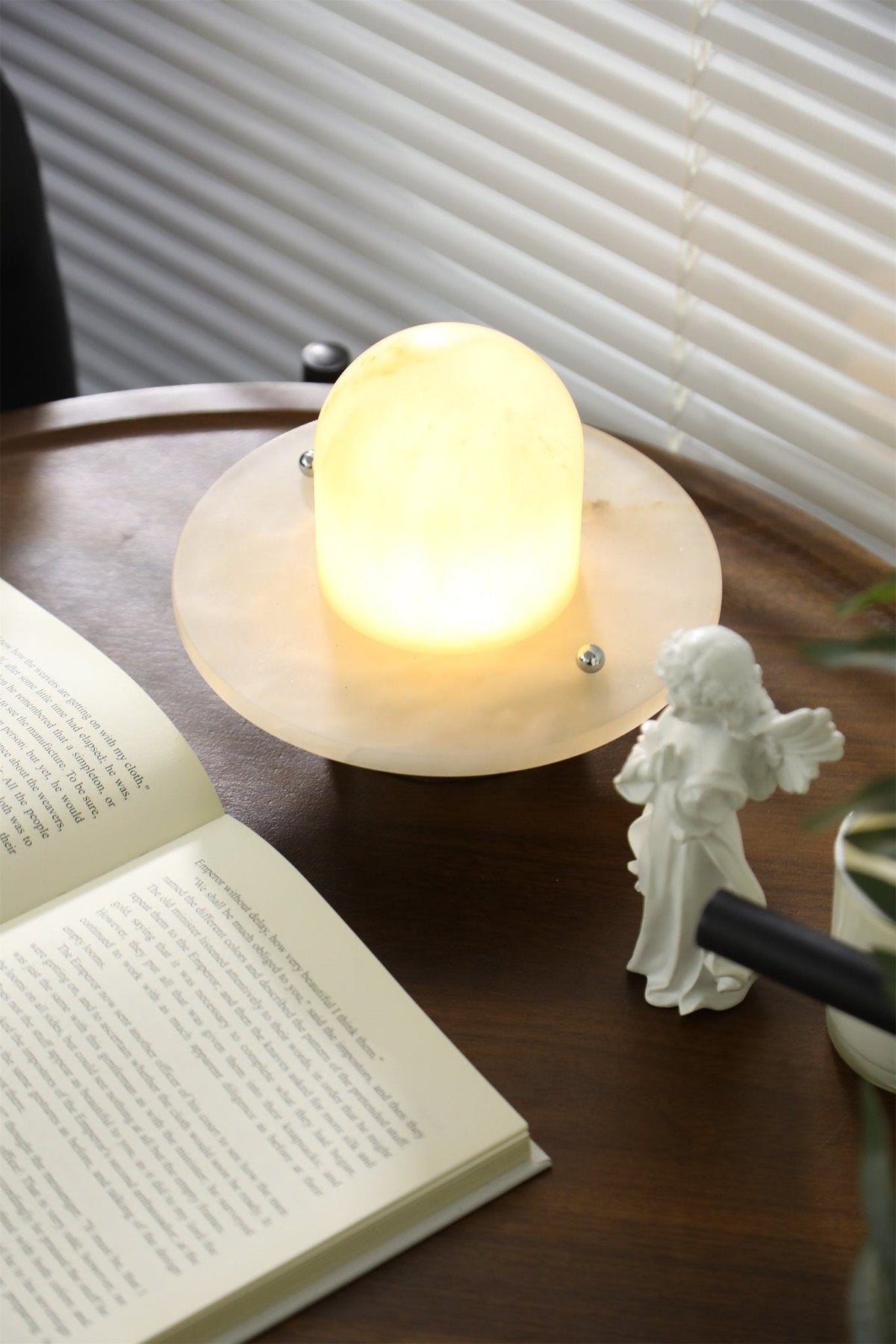 Petrified Alabaster Table Lamp – Sculptural LED Accent Light for Modern Interiors